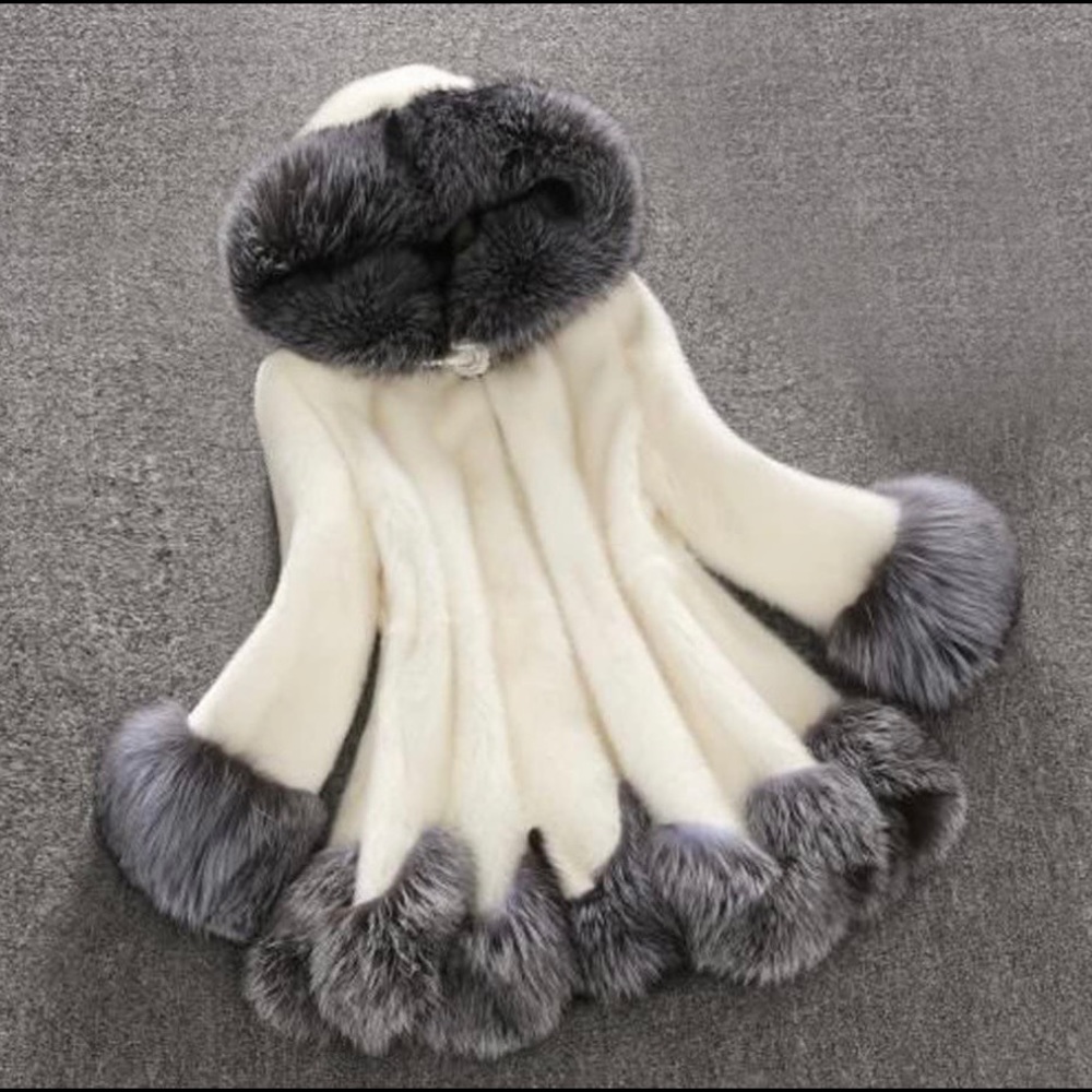 Hiuliya faux fur coat